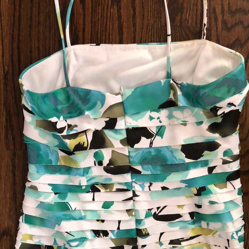 ๐3for$15๐ Fitted Ruffled Dress - Picture 4 of 5